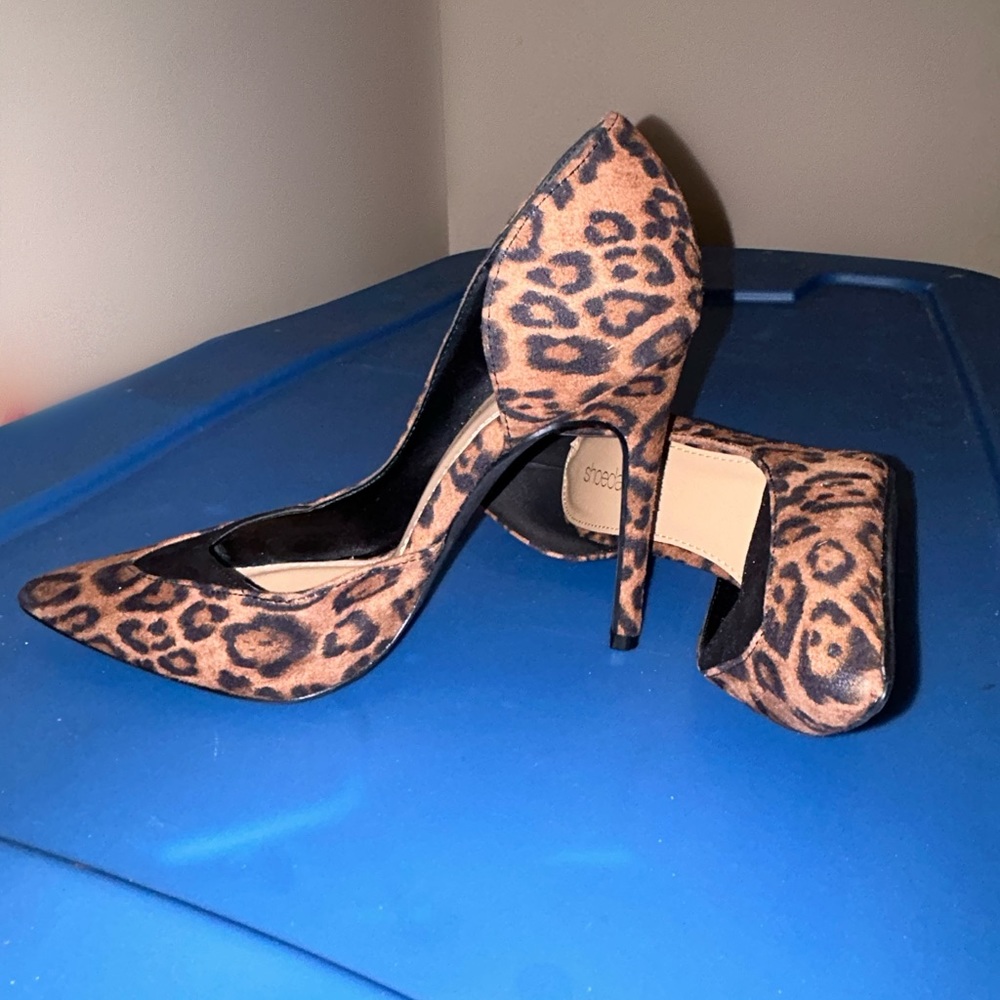 Shoe Dazzle leopard pumps